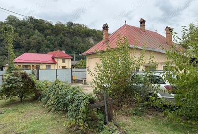 Casă cu 3 camere cu Teren 500 Mp în Central - 2