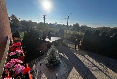 Casă cu 5 camere cu Teren 1250 Mp în Central - 1