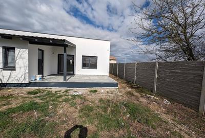 Casă cu 3 camere cu Teren 360 Mp în Bucovăț (Remetea Mare) - 4