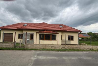 Casă cu 4 camere în Oncea - 1