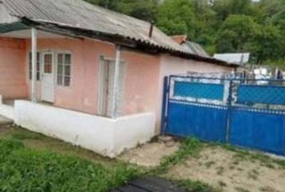 Casă cu 3 camere cu Teren 260 Mp în Onești - 2