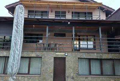 Casă cu 6 camere cu Teren 800 Mp în Central - 1