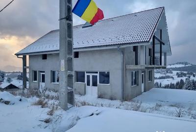 Casă cu 7 camere cu Teren 1251 Mp în Piatra - 10