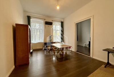 Apartament cu 3 camere semidecomandat, mobilat în Central