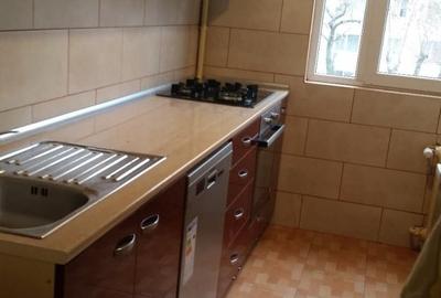 Inchiriere apartament renovat trei camere Titan - 2