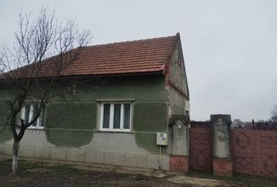 Casă cu 3 camere în Chizătău