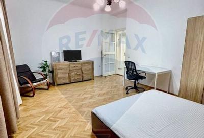 Apartament cu 3 camere semidecomandat, mobilat în Central - 3