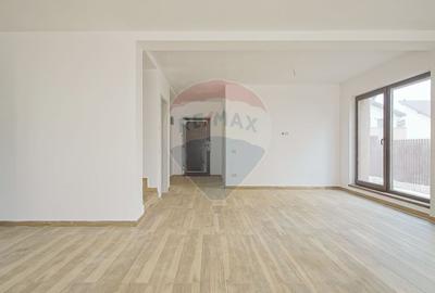 Casă cu 4 camere cu Teren 250 Mp în Sud-Est - 18