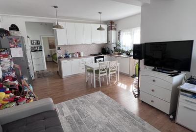 Proprietar vand apartament 2 camere, Dumbravita