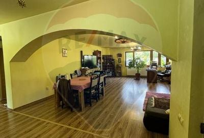 Casa / Vila cu 8 camere de vanzare - 2