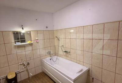 Casă cu 11 camere cu Teren 720 Mp în Democrației - 12