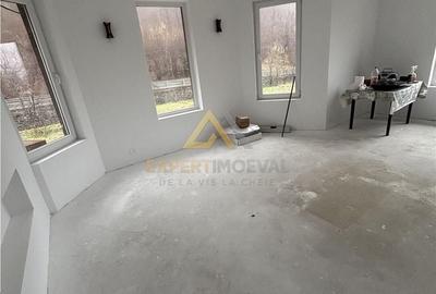 Casă cu Teren 2100 Mp în Central - 3
