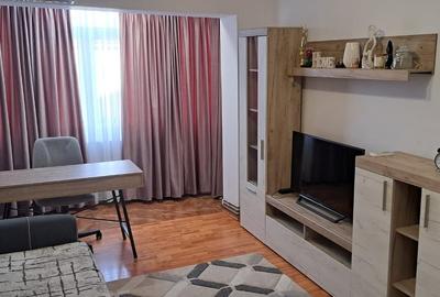 Apartament cu 3 camere semidecomandat în 1 Mai - 5