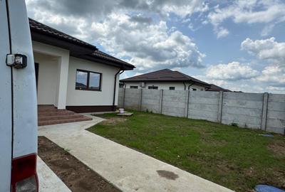 Casa 4 cam , 2 bai Toate utilitatile  Teren 410mp ! 5 min Primarie - 19