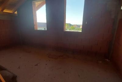 Casă cu 4 camere cu Teren 500 Mp în Central - 2