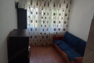 Garsonieră decomandată în Sud