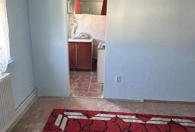 Apartament cu 3 camere semidecomandat în Central - 1