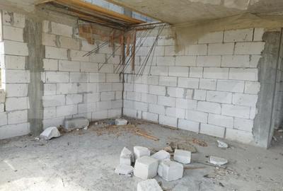 Casă cu 5 camere cu Teren 3800 Mp în Corlătești - 3