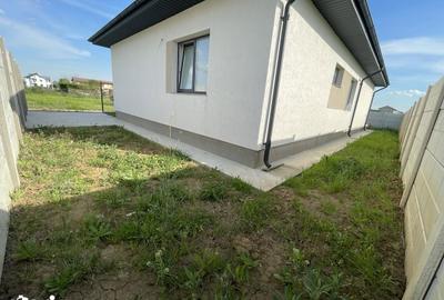 Casă cu 4 camere cu Teren 400 Mp în Domnești