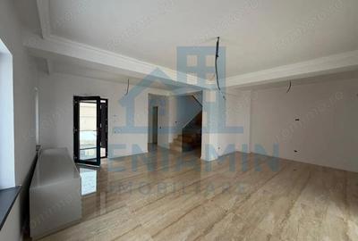 Casă cu Teren 391 Mp în Est - 9