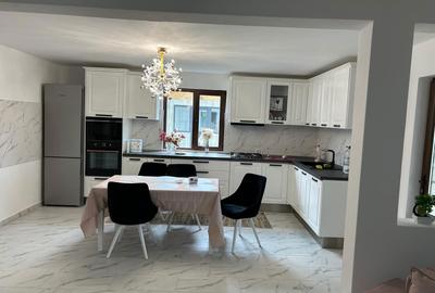Casă cu 3 camere cu Teren 500 Mp în Central - 1