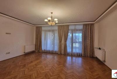 Casă cu Teren 340 Mp în Central - 2