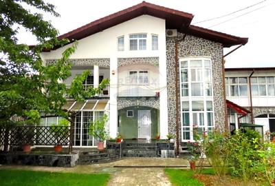 Casă cu 9 camere cu Canalizare în Ultracentral - 3