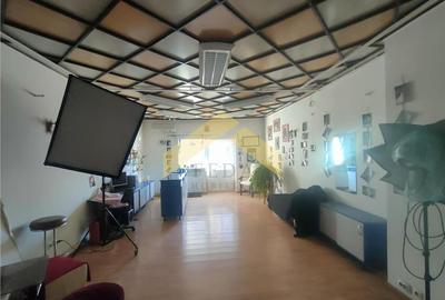 Spațiu comercial, de 64 mp, în Central - 4