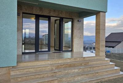 Casă cu Teren 500 Mp în Central - 2