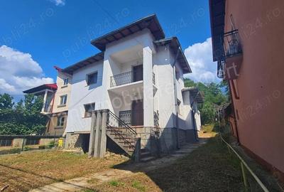 Casă cu 5 camere cu Teren 1672 Mp în Central - 3