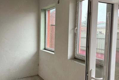 Casă cu 4 camere cu Teren 2000 Mp în Central - 9