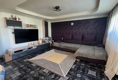 Apartament cu 3 camere decomandat, mobilat în Baicului