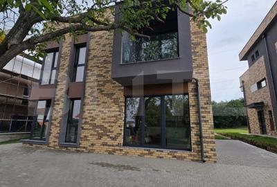 Apartament la vila in Faget langa statie de bus si market la parter.