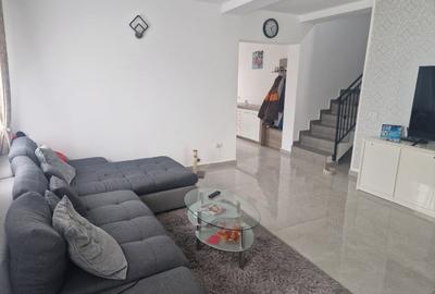 Duplex cu 5 camere cu Canalizare în Utvin - 1