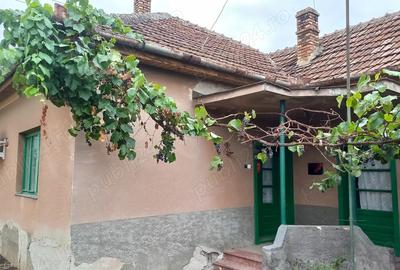 Casă cu 3 camere cu Teren 495 Mp în Central - 2