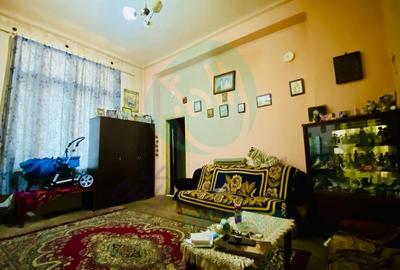 Apartament cu 4 camere semidecomandat în Unirii