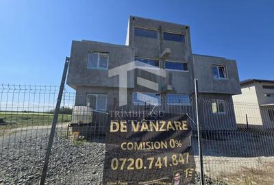 OVIDIU-POIANA- Vila tip duplex cu terasa circulabila.