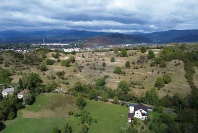 Teren de 33598 mp, în Central - 1