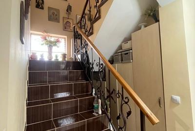 Casă cu 5 camere cu Teren 250 Mp în Berceni - 2