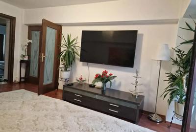 De Inchiriat Ap.3 camere B- dul DECEBAL - 6