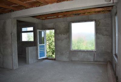 Casă cu 7 camere cu Teren 300 Mp în Breaza - 3