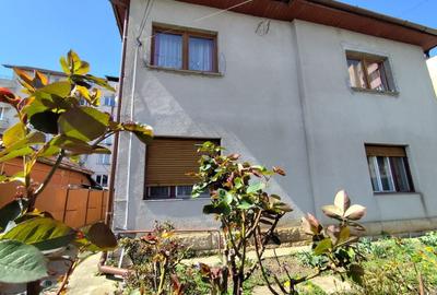 Casă individuală cu 5 camere cu Canalizare în Mărăști - 1