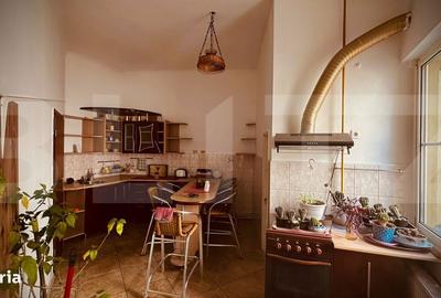 Casă cu 7 camere cu Teren 277 Mp în Central - 4