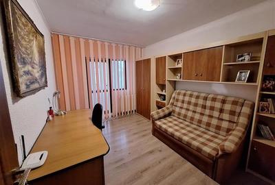 Apartament cu 3 camere decomandat în Mioriței - 14