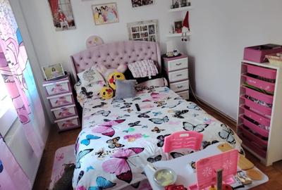 Apartament cu 3 camere semidecomandat în Gemenii