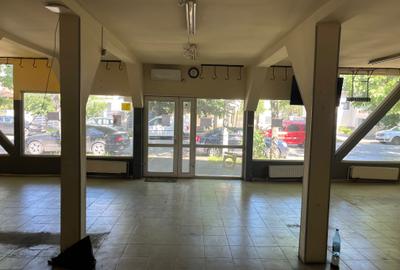 Spațiu comercial, de 98 mp, în Central - 4