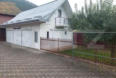 Casă cu 7 camere cu Teren 2000 Mp în Central - 17