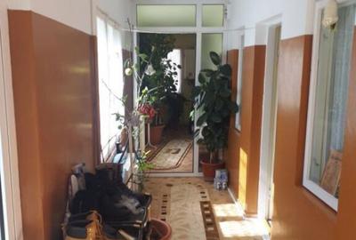 Casă cu 7 camere cu Teren 450 Mp în Delfinariu - 2