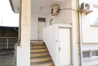 Spațiu comercial, de 900 mp, în Central - 4