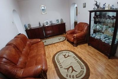 Apartament cu 3 camere semidecomandat în Micro 9 - 2